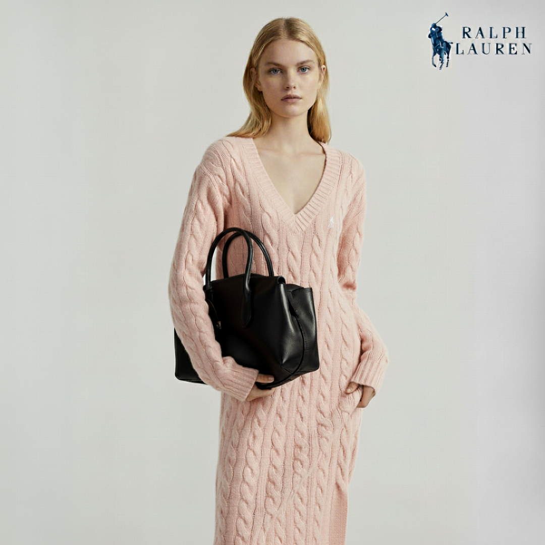 Zopfmuster-Strickkleid mit V-Ausschnitt