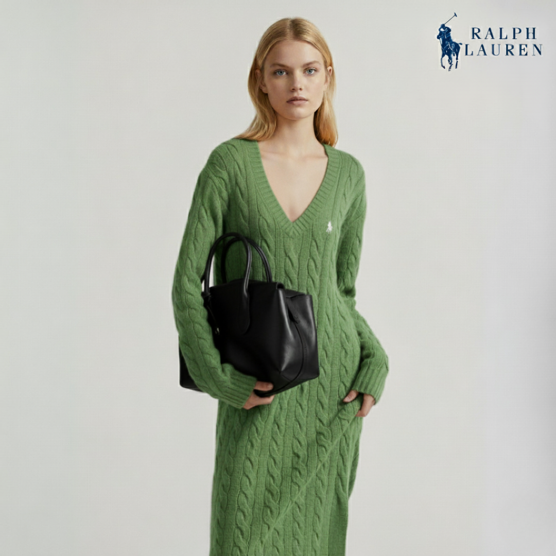 Zopfmuster-Strickkleid mit V-Ausschnitt